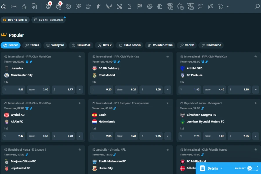 Capture d’écran du lobby de paris sportifs CoinPoker affichant différents événements et marchés de paris pour des mises en direct ou à venir.